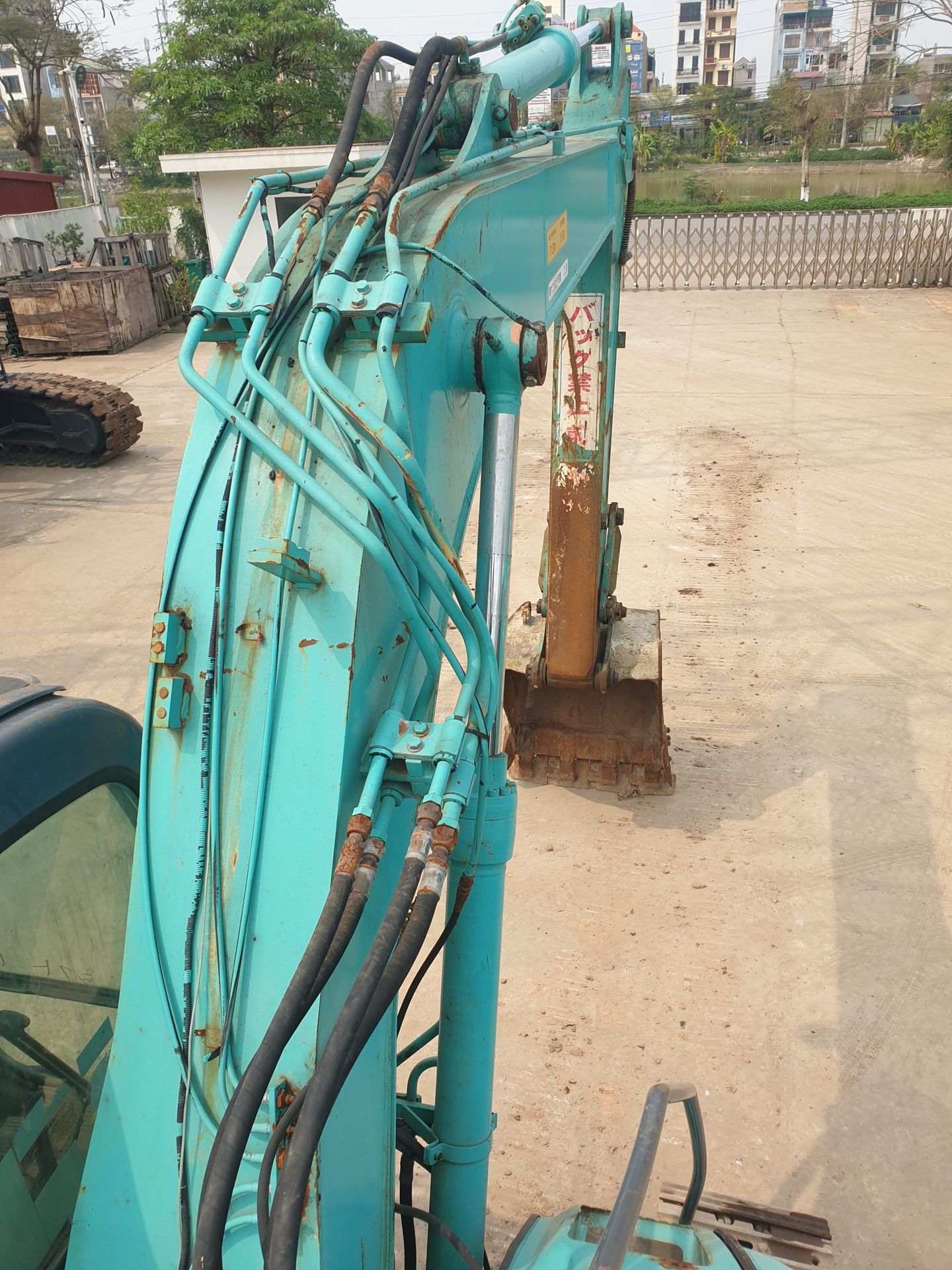 Máy xúc bánh xích, máy xúc đào, máy xúc Kobelco SK135SR-2 Sản xuất năm 2008