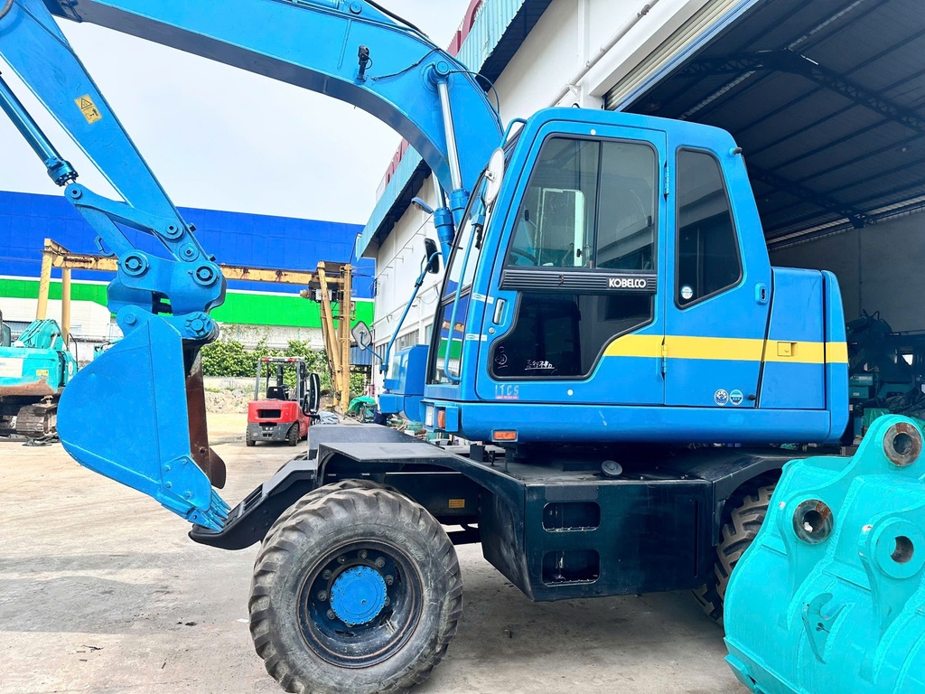 Máy xúc lốp SK125W-3 Năm SX 2012 Image
