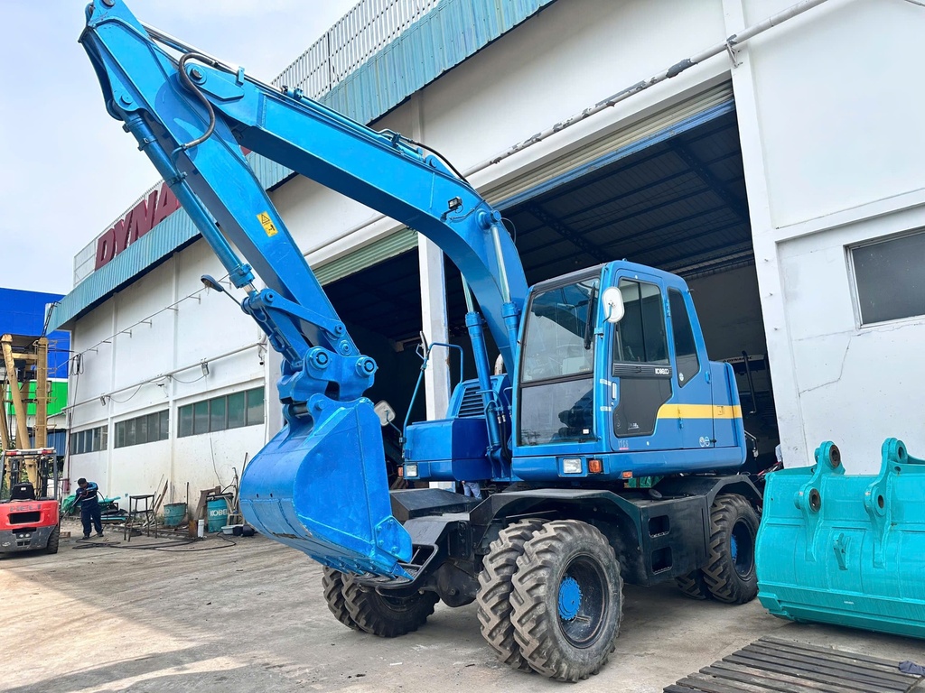 Máy xúc lốp SK125W-3 Năm SX 2012 Image